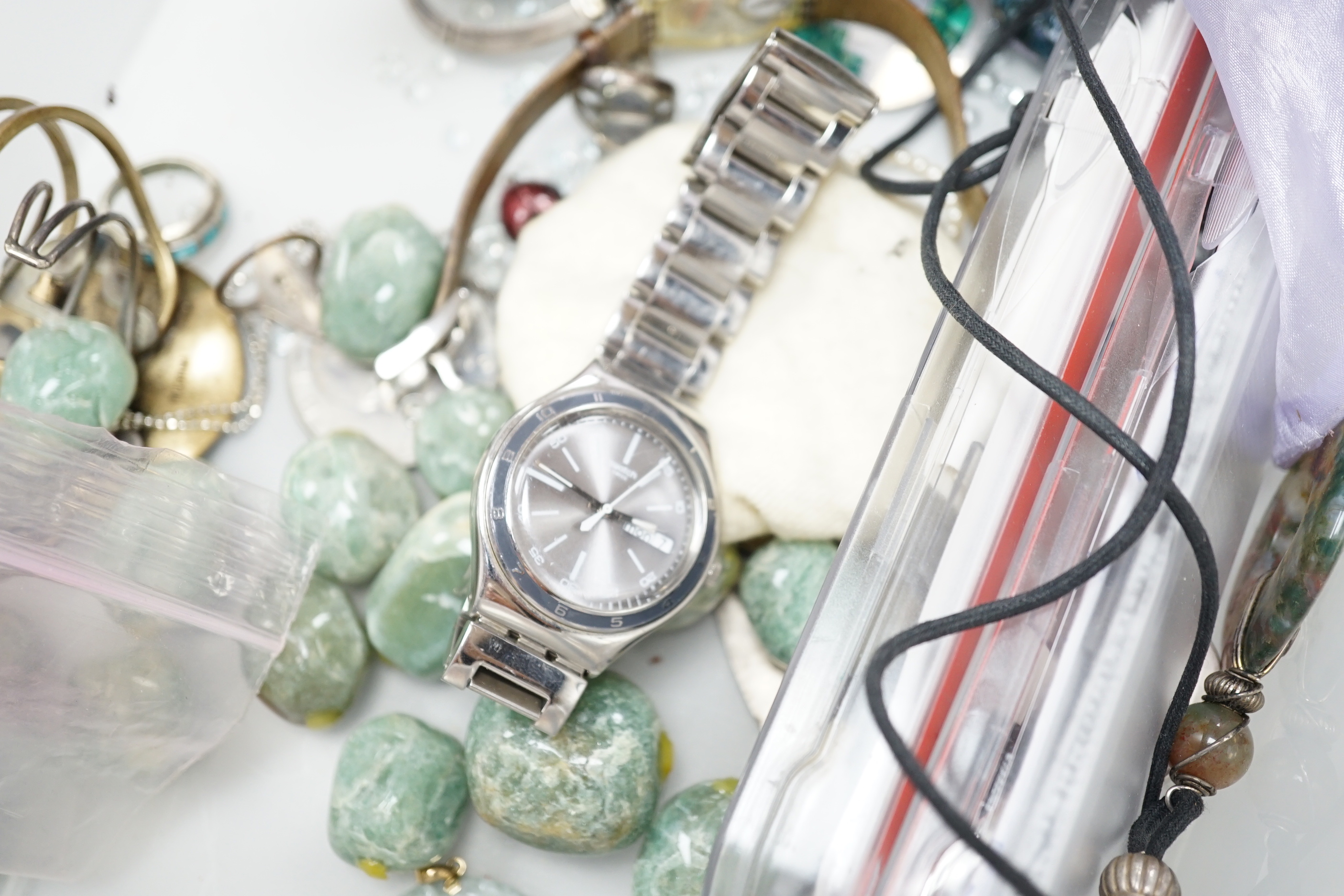 A quantity of assorted costume jewellery, necklaces, simulated amber, paste pendant, silver ingot pendant, Enico Sport watch, jargoon? set brooch, etc.